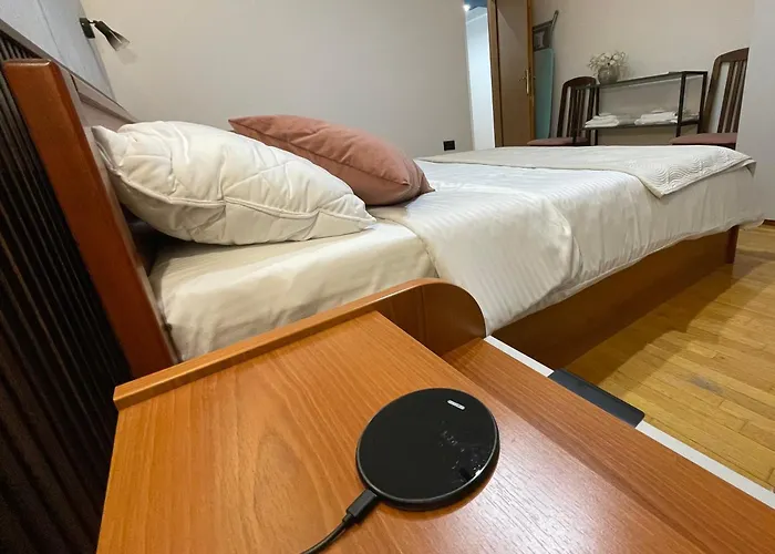 D&E Apartments
